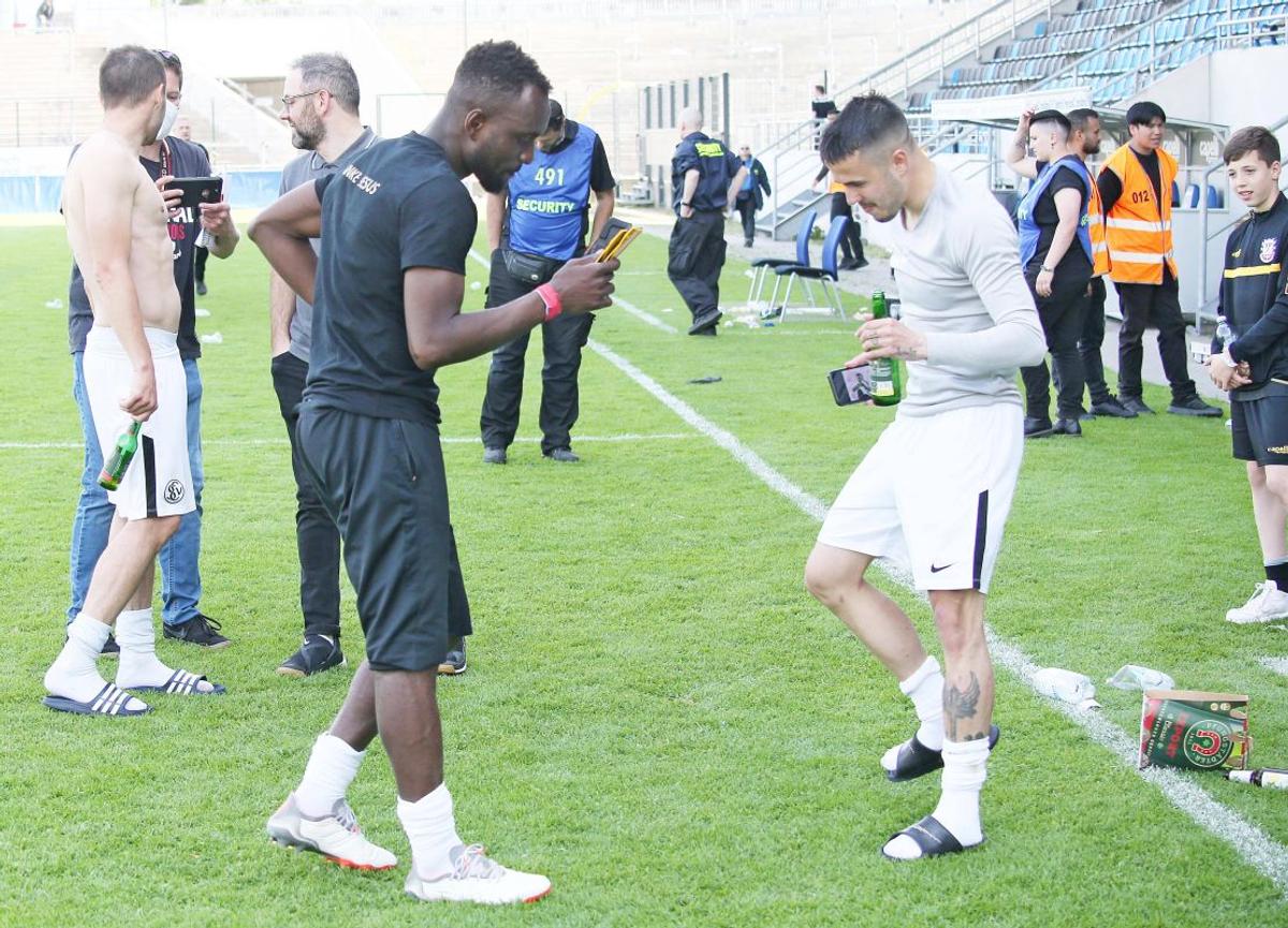 Blat în liga a patra din Germania: „De ce să mai atacăm?” » Contracandidatele fac scandal