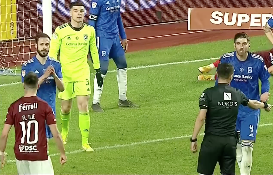 Rareș Ilie își continuă gestul provocator, Paramatti încă e afectat de decizia arbitrului. Abia acum îl vede pe Ilie Sălbaticul și primitivul Săpunaru