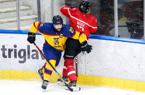Mircea Constantin, în galben / FOTO: Imago-Images