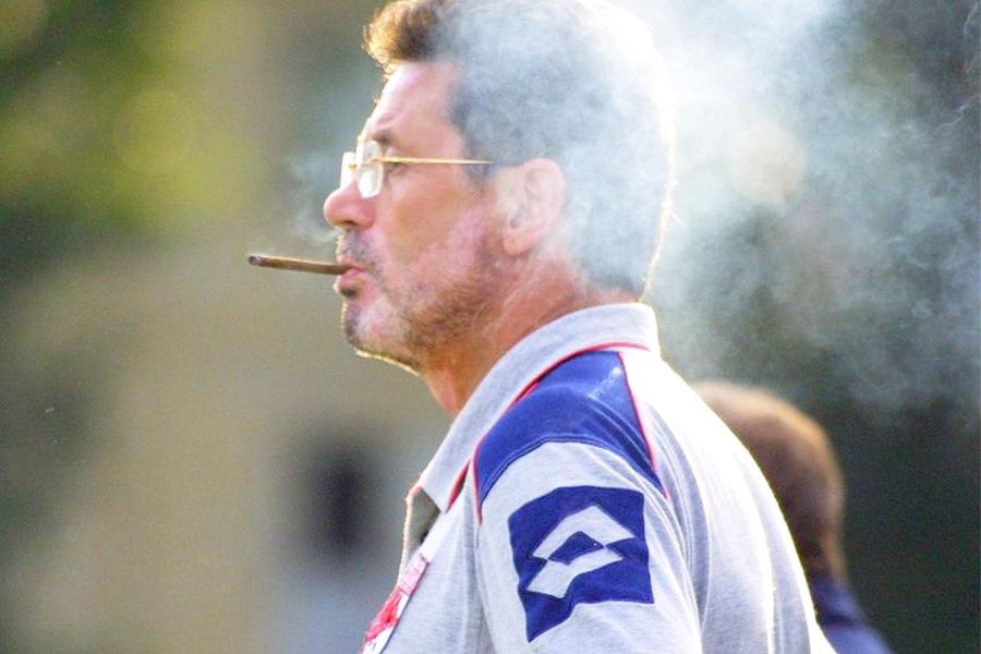 Cornel Dinu a fost folosit în ultimii ani doar pentru imagine la Dinamo. La ce altceva este bună o legendă, nu? Cornel Dinu între 0,03% și 100%
