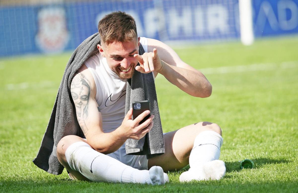 Blat în liga a patra din Germania: „De ce să mai atacăm?” » Contracandidatele fac scandal