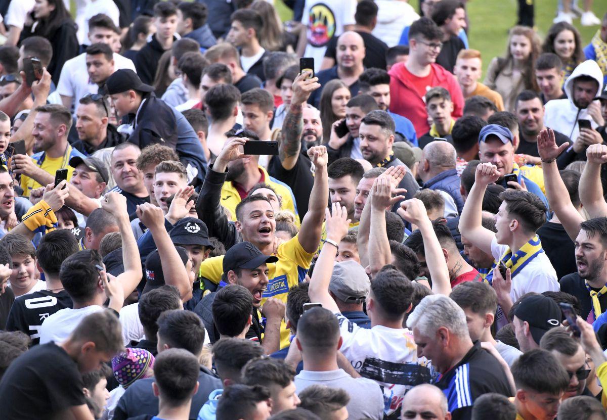 Ziua în care „lupii” s-au întors » 25 de imagini tari de la promovarea Petrolului + Moment „Luis Suarez” pe gazon