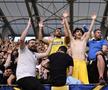 Bratu a sărbătorit la bustul gol împreună cu suporterii. Tricoul lui l-a făcut fericit pe unul dintre fani
