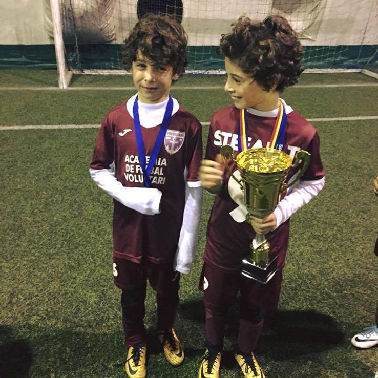 Imagini de arhivă cu gemenii Robert Ștefan și Cristian David / FOTO: Facebook @dinu.todoran.5