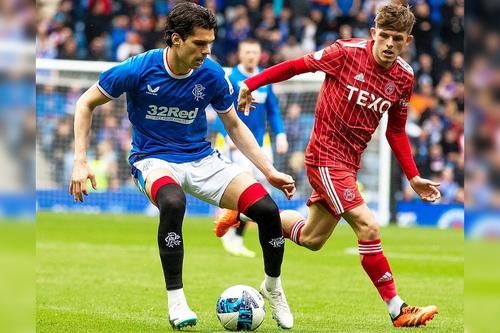 Ianis Hagi, în albastru, în acțiune la ultimul meci // sursă foto: rangers.co.uk