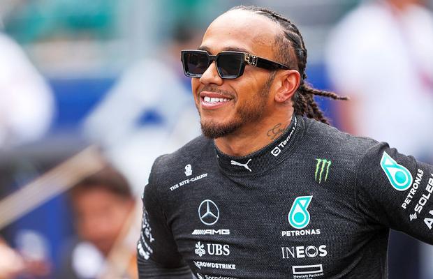 Ar fi cel mai tare cuplu al anului! Cu cine a fost zărit Lewis Hamilton în restaurantul exclusivist din Miami
