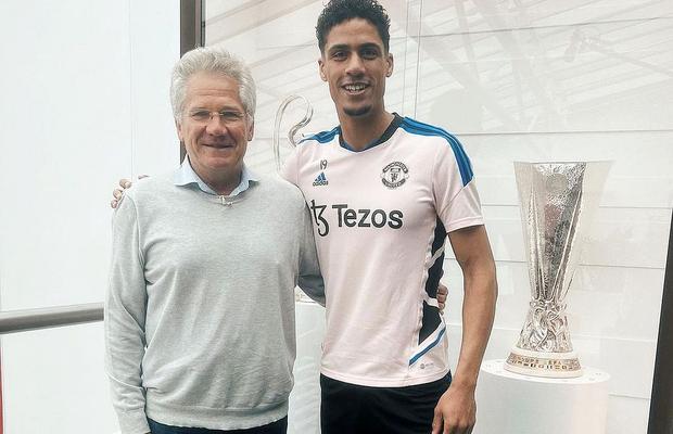 Imagine de colecție » Boloni și-a vizitat la Manchester fostul elev devenit campion mondial: „Revedere după 12 ani”
