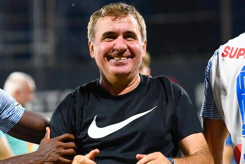 Bas Kuipers, 28 de ani, căpitanul celor de la Go Ahead Eagles (Eredivisie) consideră că Gică Hagi (58), acum managerul Farului, ar putea fi o soluție pentru banca lui Ajax.