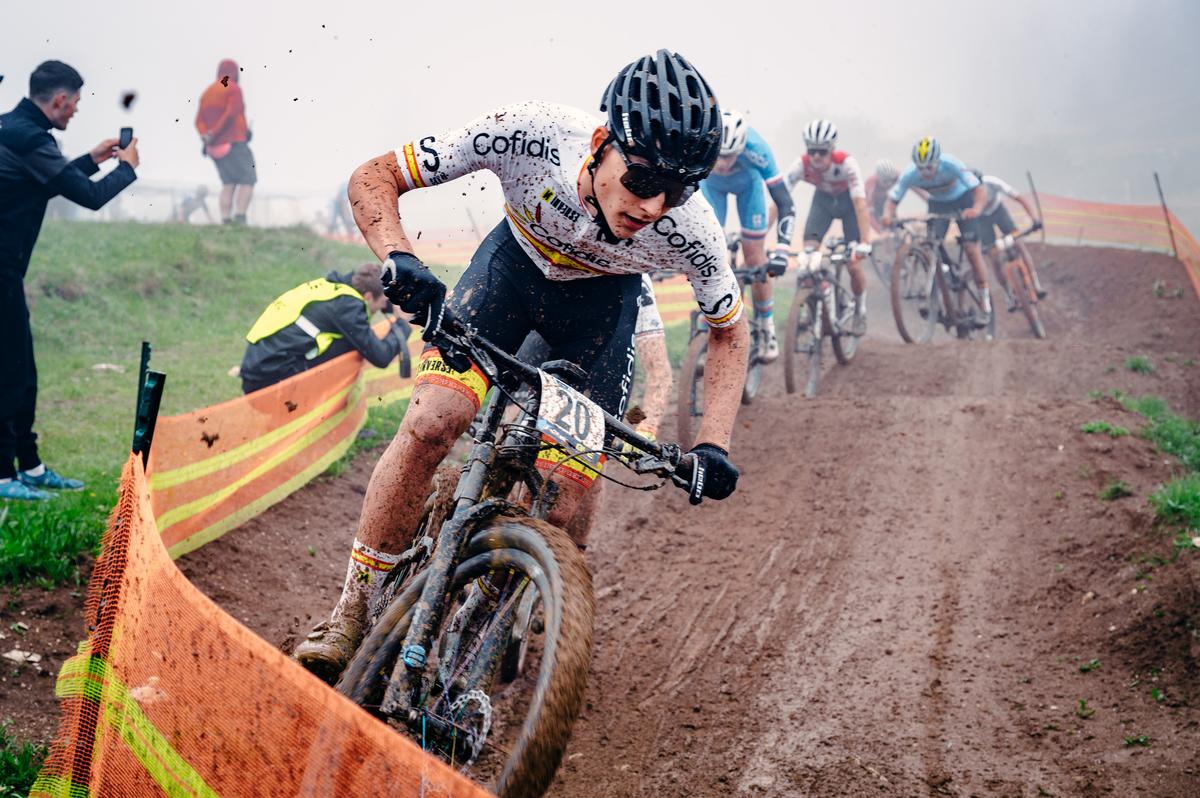 Imagini FABULOASE » Show în noroi la Campionatele Europene de Mountain Bike de la Cheile Grădiștei