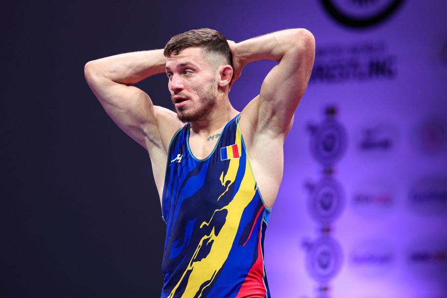 Răzvan Arnăut, dezamăgit după ratarea calificării la Jocurile Olimpice Foto: Imago Luptătoarele Kriszta Incze și Cătălina Axente s-au calificat la Jocurile Olimpice de la Paris! »Delegația României a ajuns la 85 de sportivi
