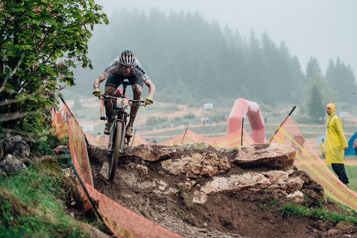 Imagini FABULOASE » Show în noroi la Campionatele Europene de Mountain Bike de la Cheile Grădiștei