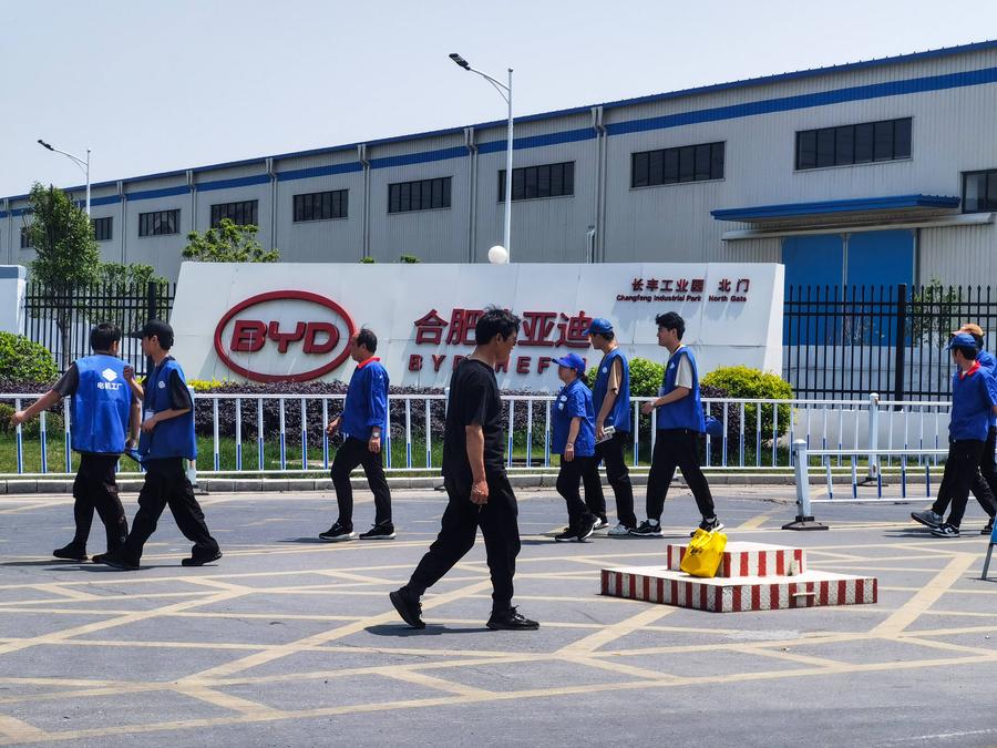 Cel mai mare producător de autoturisme electrice din lume își deschide a doua fabrică în Europa