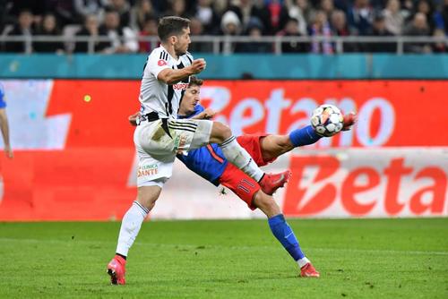Alexandru Chipciu în duel cu David Miculescu / Foto: Cristi Preda GSP
