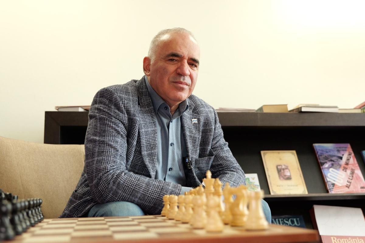 Garry Kasparov, interviu-eveniment: „Europa a ratat șansa unui cvasistat cu milioane de ruși, care ar fi întors războiul!” + „Ce se întâmplă la București salvează istoria șahului clasic”