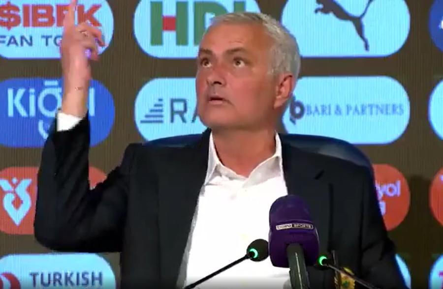 Jose Mourinho și teatrul jucat la conferința de presă de după Bașakșehir - Fenerbahce 1-4 Acuzații incredibile făcute de fostul jucător al lui Jose Mourinho » „Au încercat să mă dopeze. Nu veniți aici!”