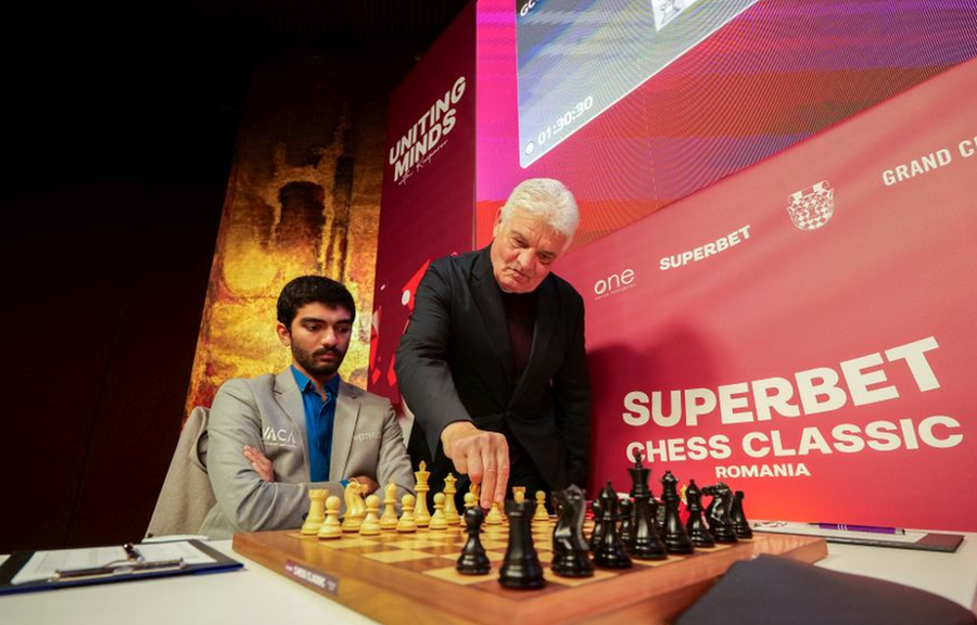 Runda a treia la Superbet Chess Classic România 2025: Bogdan Deac reușește remiza contra campionului mondial en-titre