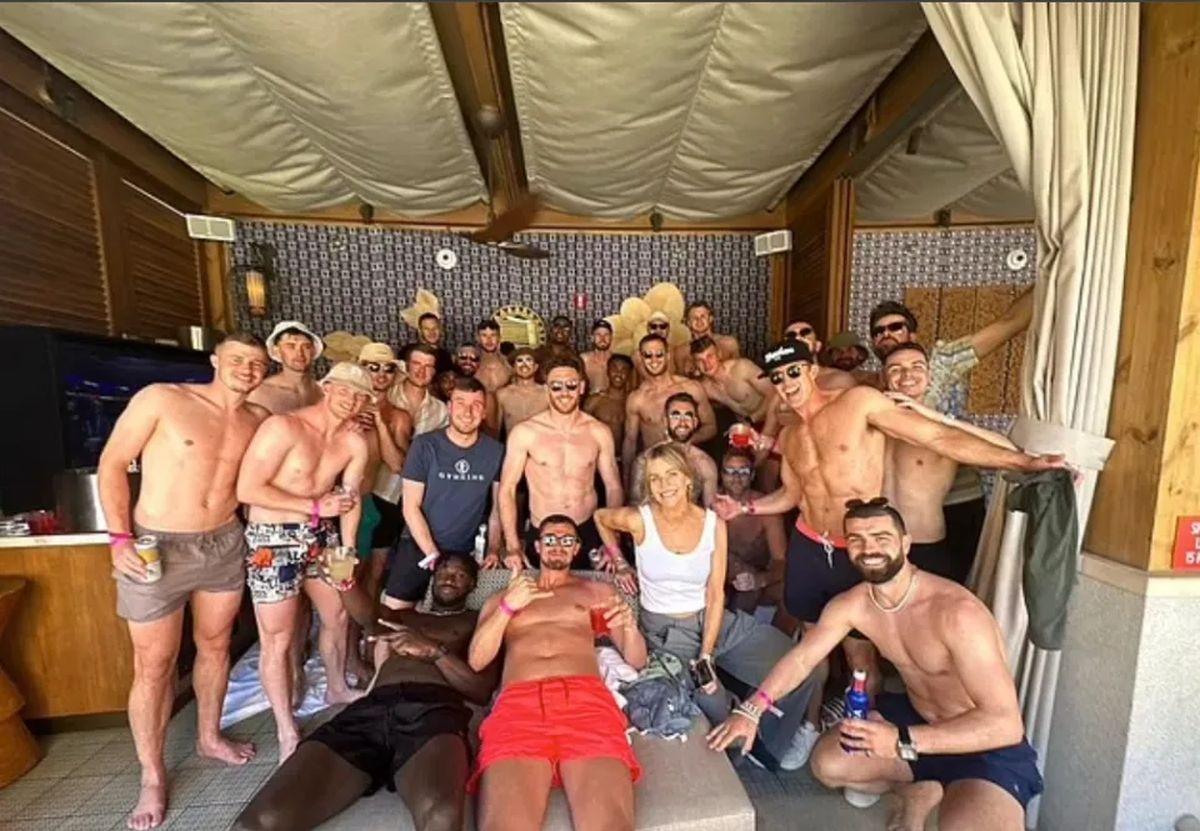 Au promovat și patronul le-a făcut cadou o escapadă în Las Vegas! Noapte de pomină
