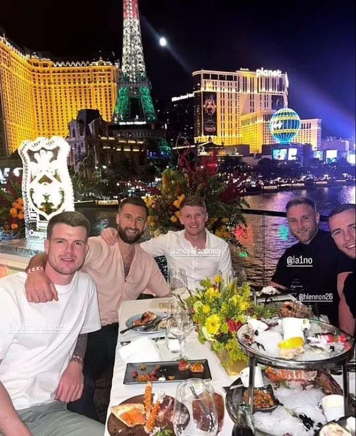Au promovat și patronul le-a făcut cadou o escapadă în Las Vegas! Noapte de pomină