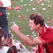 Sărbătoare la al 34-lea titlu câștigat de Bayern, cu Thomas Muller eroul serii de pe Allianz Arena