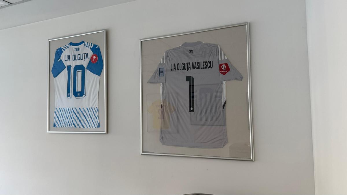 Cum arată loja pe care primarul Lia Olguța Vasilescu o are la stadionul din Craiova! Ce a agățat pe pereți