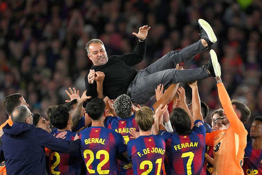 Reacția lui Hansi Flick, după ce Barcelona a devenit campioană // foto: Getty Images