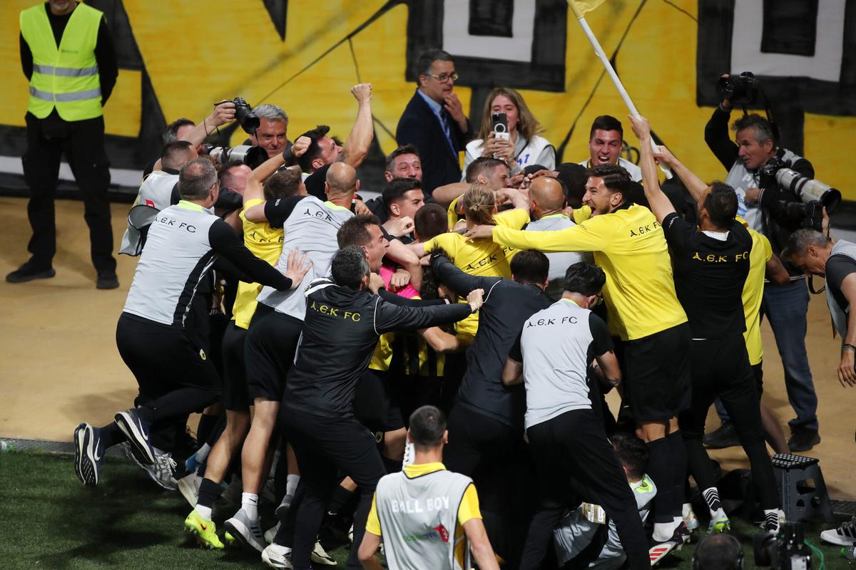 Răzvan Marin, CAMPION în Grecia cu AEK! + Răzvan Lucescu, favorit la locul 2