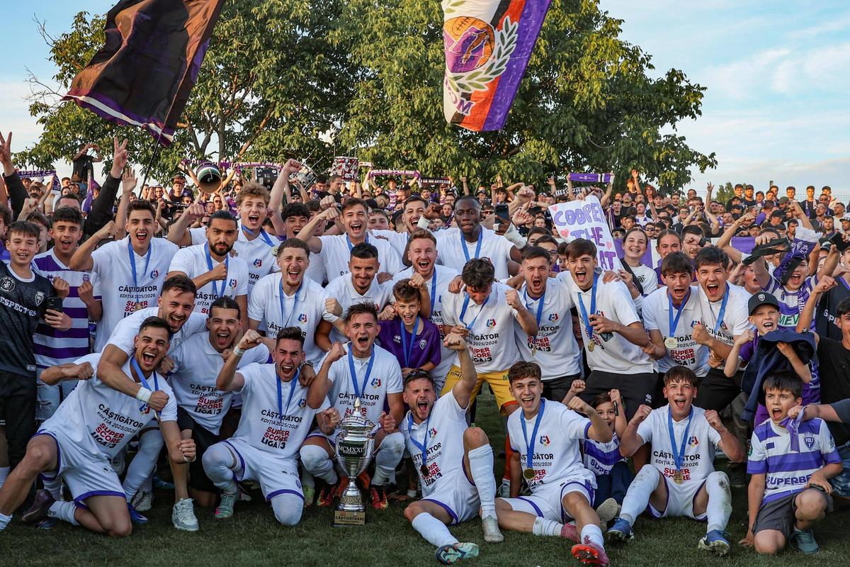 Sărbătoare alb-violet » Au „aprins” malurile Begăi după revenirea lui Poli Timișoara în Liga 2