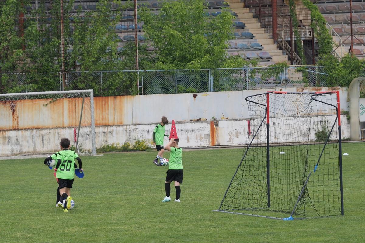 Stadionul-fantomă din România, înghițit de buruieni și rugină » Echipa națională a jucat aici de două ori