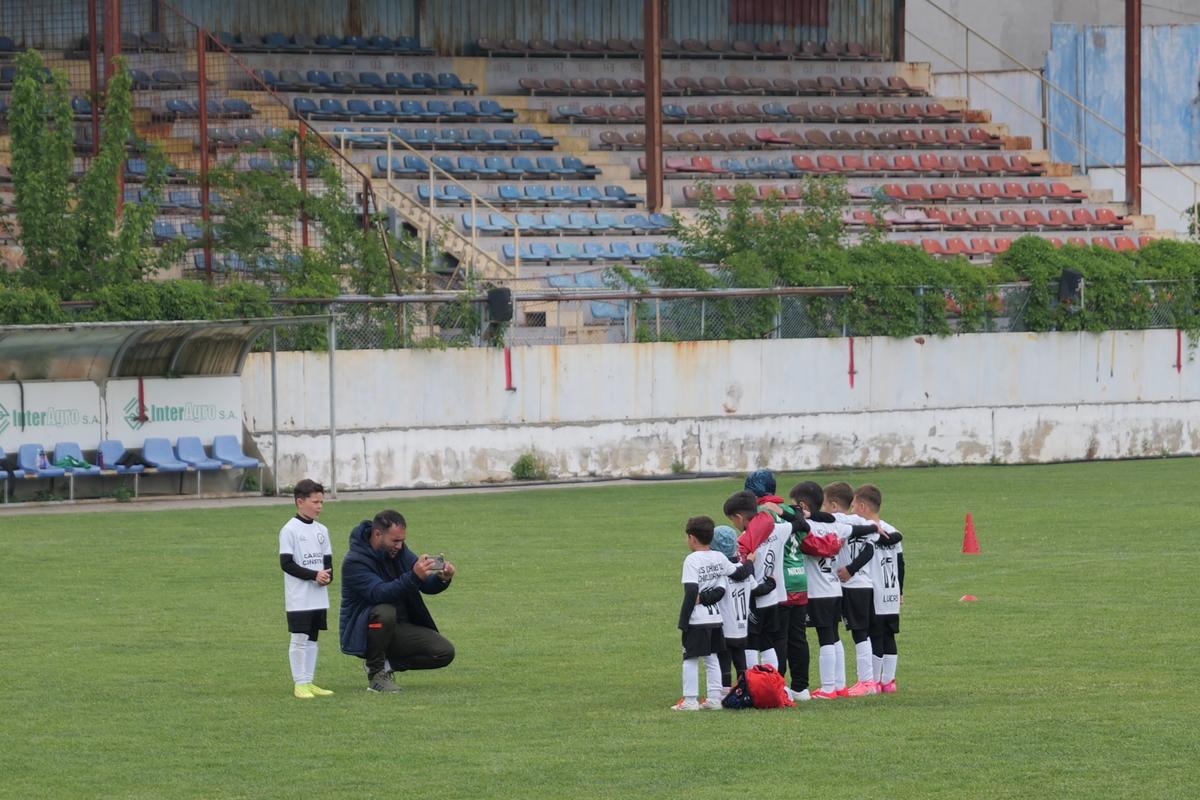 Stadionul-fantomă din România, înghițit de buruieni și rugină » Echipa națională a jucat aici de două ori