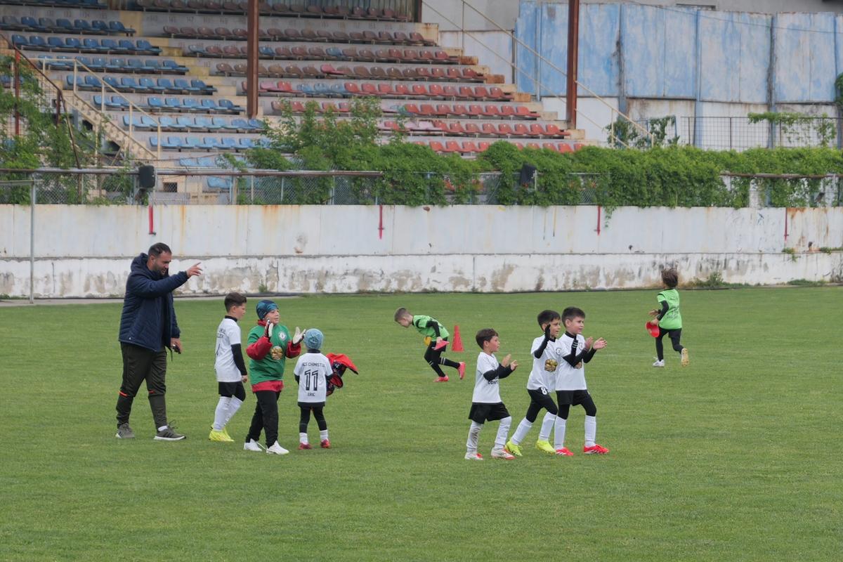 Stadionul-fantomă din România, înghițit de buruieni și rugină » Echipa națională a jucat aici de două ori