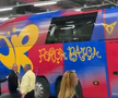 Scene neplăcute au avut loc la sosirea autocarelor echipelor FC Barcelona și Real Madrid pe „Spotify Camp Nou”, înaintea marelui derby de duminică seară.