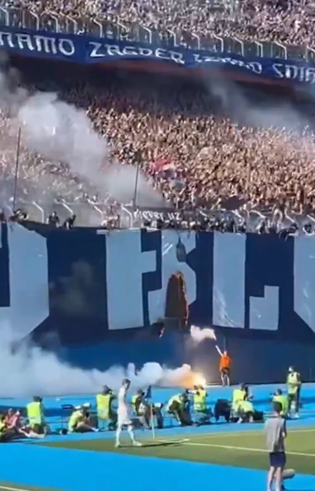 Fanii lui Hajduk au incendiat bannerul galeriei Dinamo Zagreb