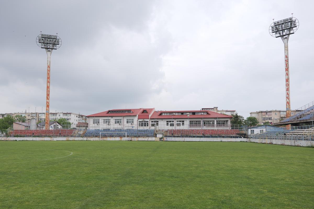 Stadionul-fantomă din România, înghițit de buruieni și rugină » Echipa națională a jucat aici de două ori