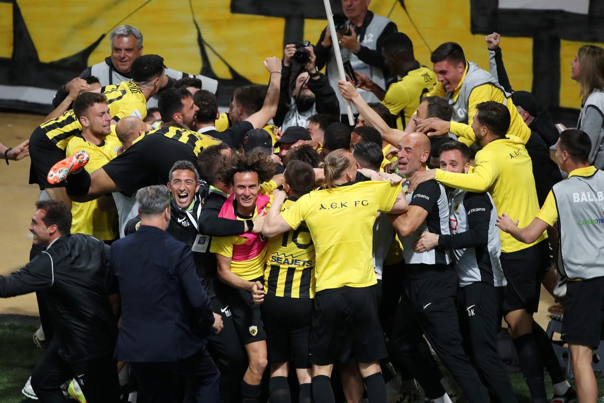 Răzvan Marin, CAMPION în Grecia cu AEK! + Răzvan Lucescu, favorit la locul 2