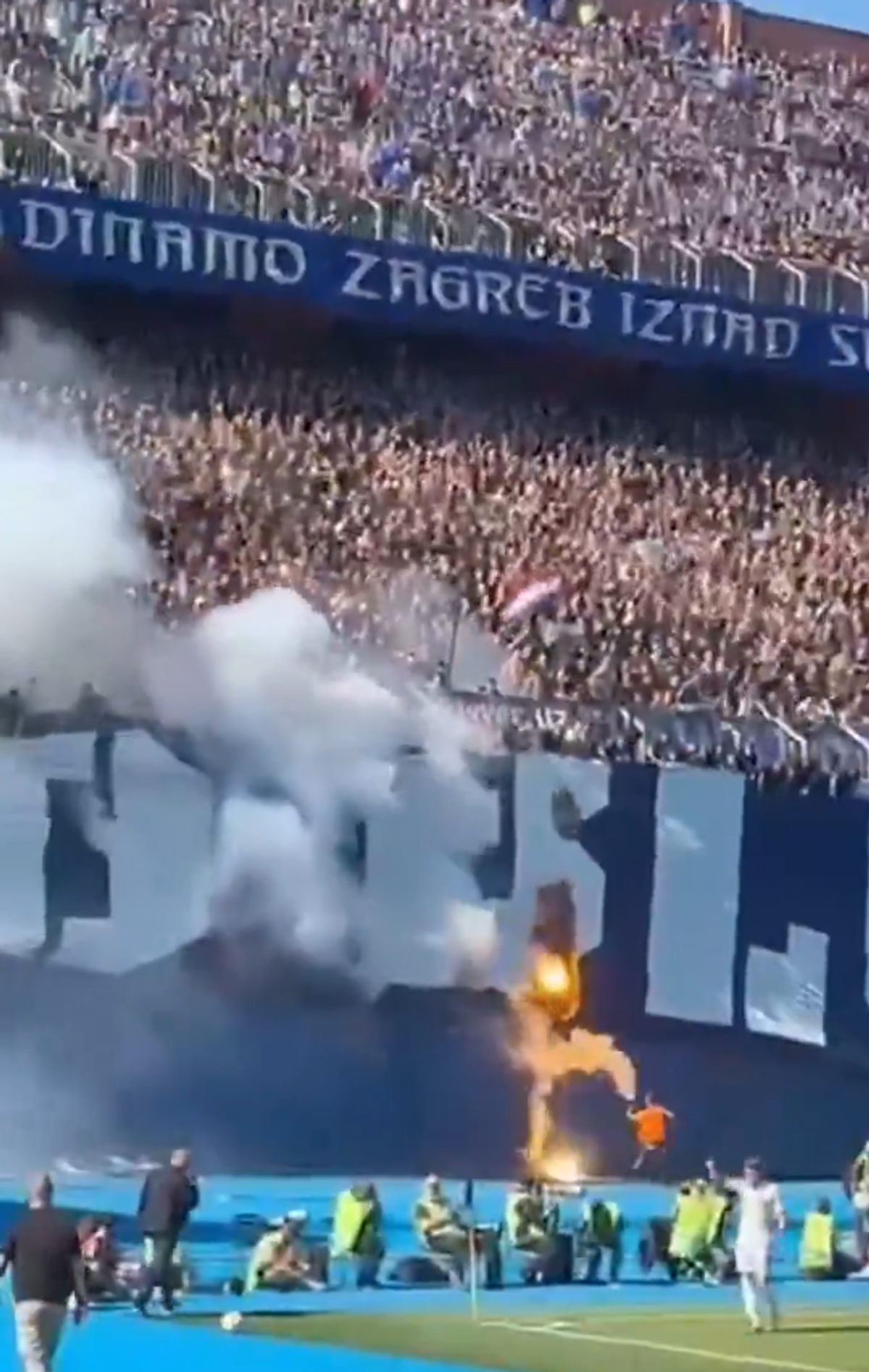 Fanii lui Hajduk au incendiat bannerul galeriei Dinamo Zagreb