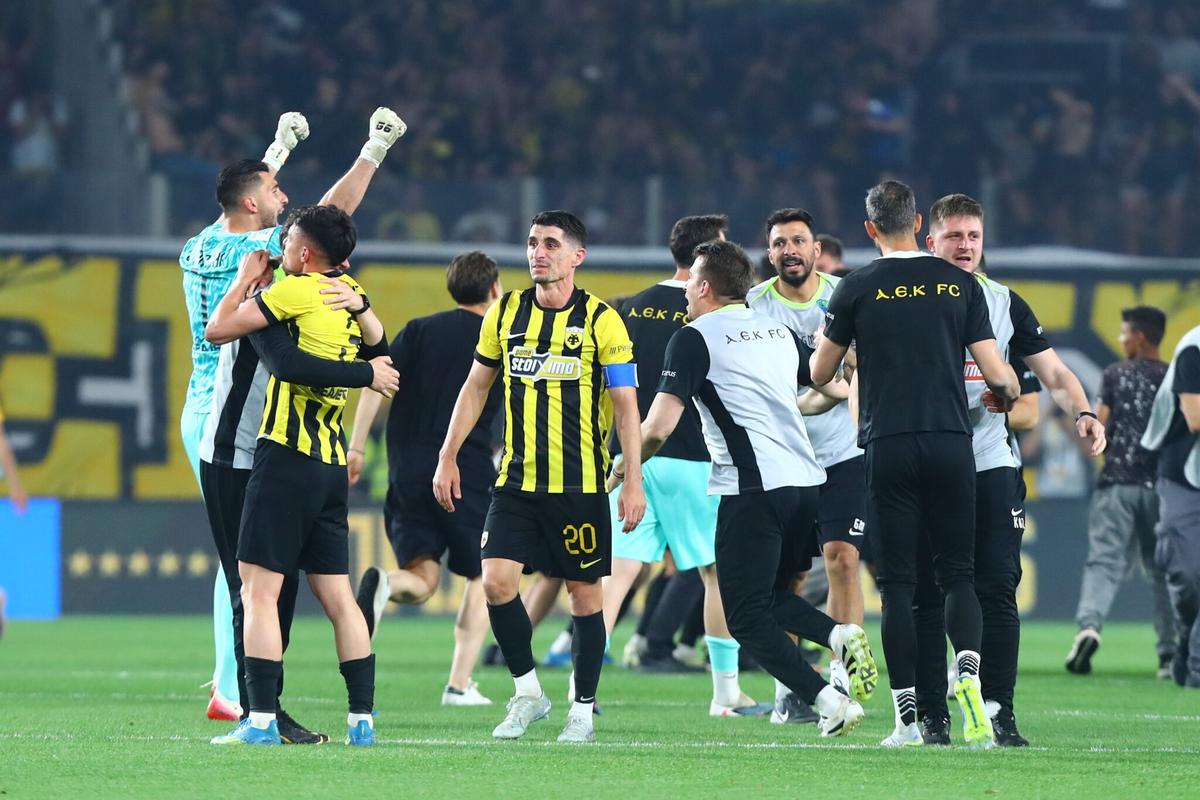 Răzvan Marin și AEK Atena au câștigat titlul în Grecia