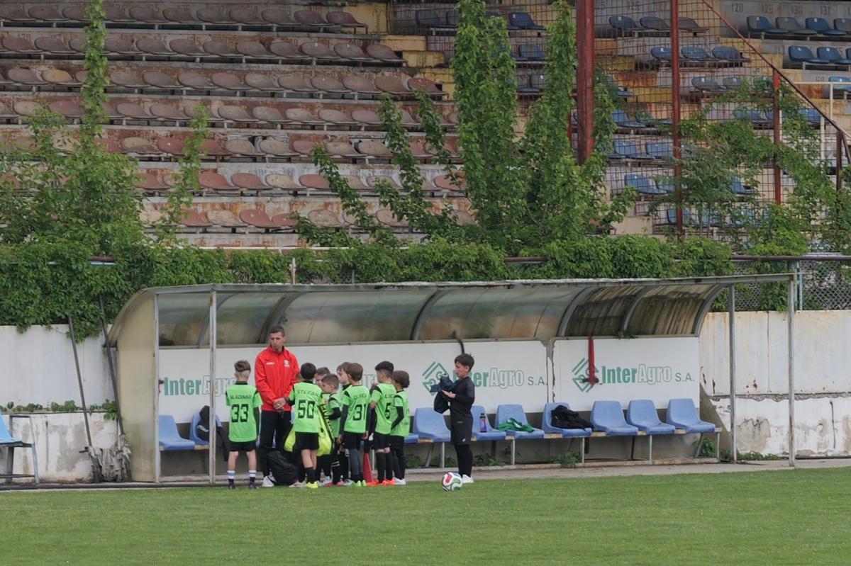 Stadionul-fantomă din România, înghițit de buruieni și rugină » Echipa națională a jucat aici de două ori