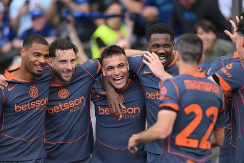 Lautaro Martinez (în centru) e golgheterul lui Inter: 17 goluri și 6 assist-uri în acest campionat / Foto: Imago
