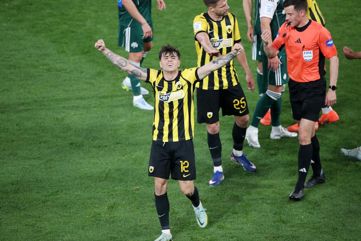 Răzvan Marin și AEK Atena au câștigat titlul în Grecia
