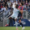 Keinan Davis (Udinese, prim-plan) în duel cu Alberto Dossena (Cagliari) / Foto: Imago