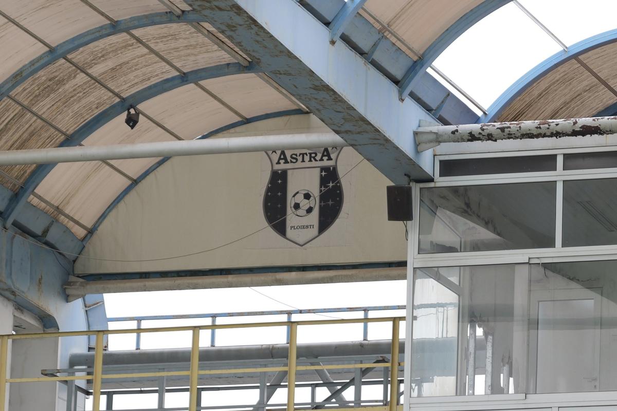 Stadionul-fantomă din România, înghițit de buruieni și rugină » Echipa națională a jucat aici de două ori