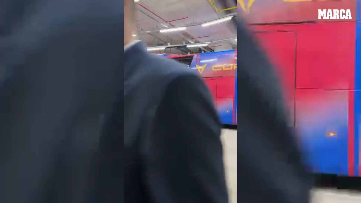 Fanii Barcelonei au aruncat cu obiecte în autocarul propriei echipe