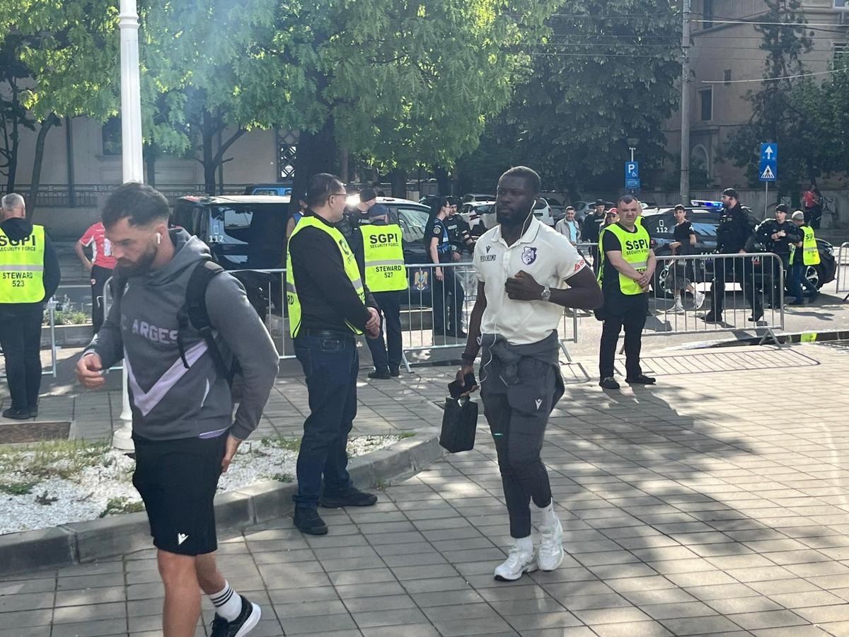 Dinamo - FC Argeș, imagini înaintea partidei de pe „Arcul de Triumf”