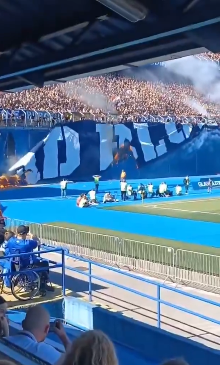 Fanii lui Hajduk au incendiat bannerul galeriei Dinamo Zagreb // Capturi FOTO: X