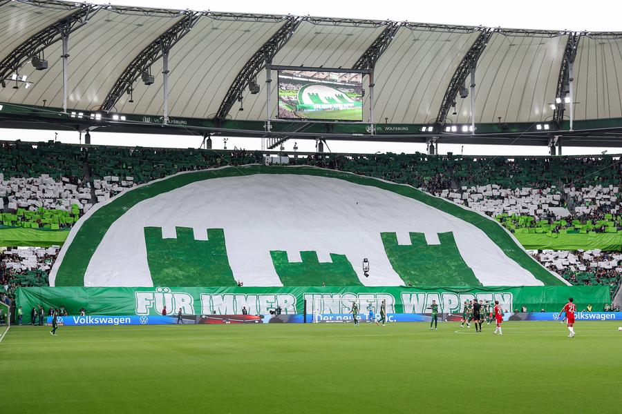 Noua siglă a clubului Wolfsburg // FOTO Imago Images Fanii au izbucnit în lacrimi! Scenografie spectaculoasă înaintea meciului: clubul revine la sigla istorică după 24 de ani