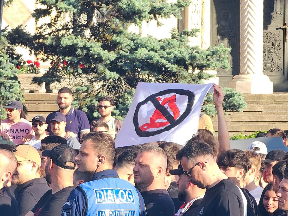 Protestul fanilor lui Dinamo la meciul cu FC Argeș