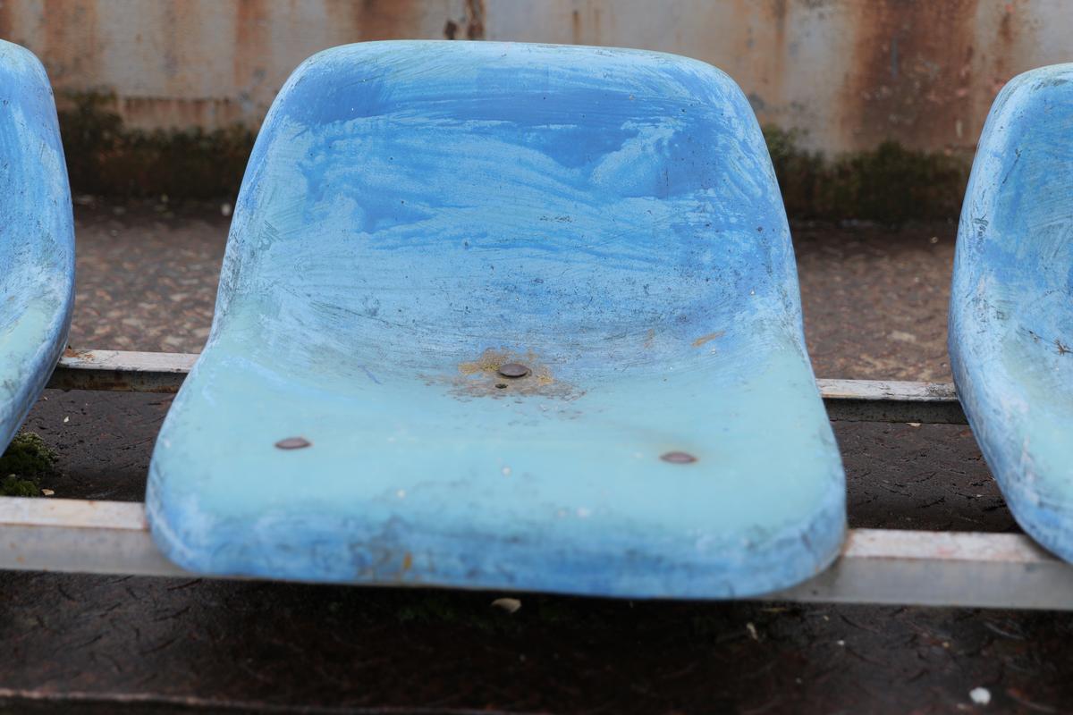 Stadionul-fantomă din România, înghițit de buruieni și rugină » Echipa națională a jucat aici de două ori