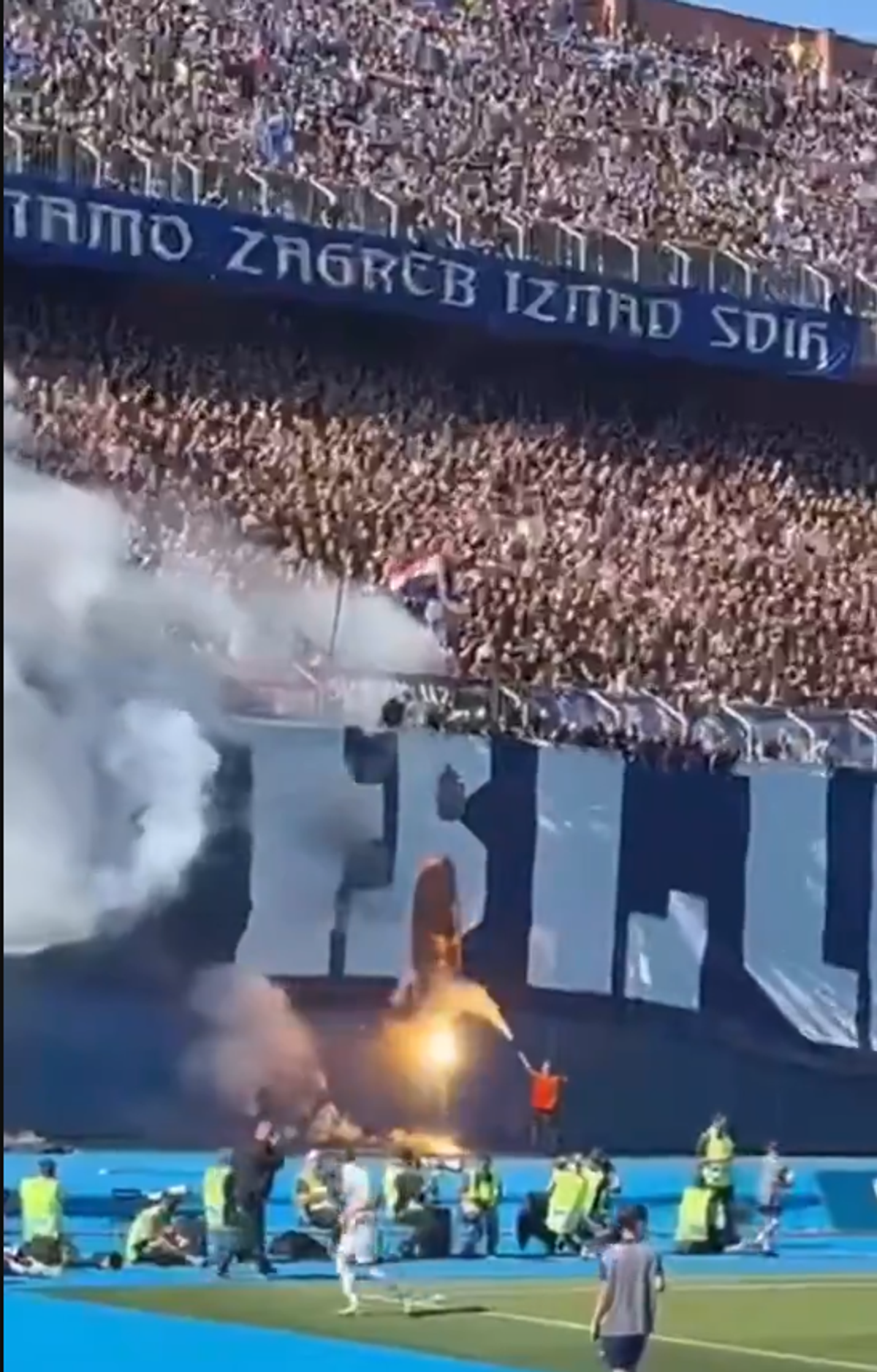 Fanii lui Hajduk au incendiat bannerul galeriei Dinamo Zagreb