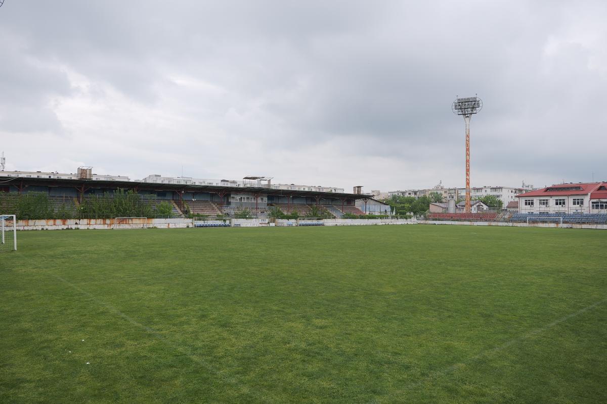 Stadionul-fantomă din România, înghițit de buruieni și rugină » Echipa națională a jucat aici de două ori