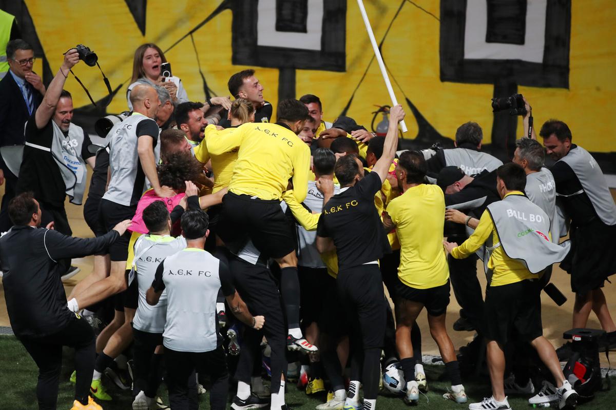 Răzvan Marin, CAMPION în Grecia cu AEK! + Răzvan Lucescu, favorit la locul 2